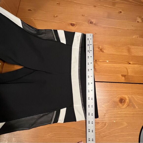 Lululemon Reflective Run Inspire Crop Black White leggings Size 4 - Picture 5 of 11